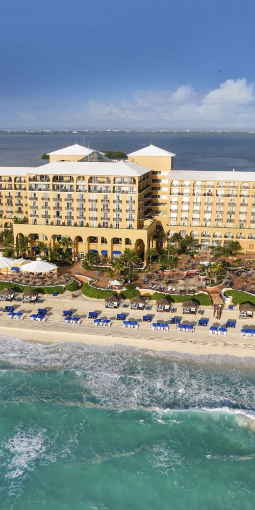 Dining ambience in Cancún