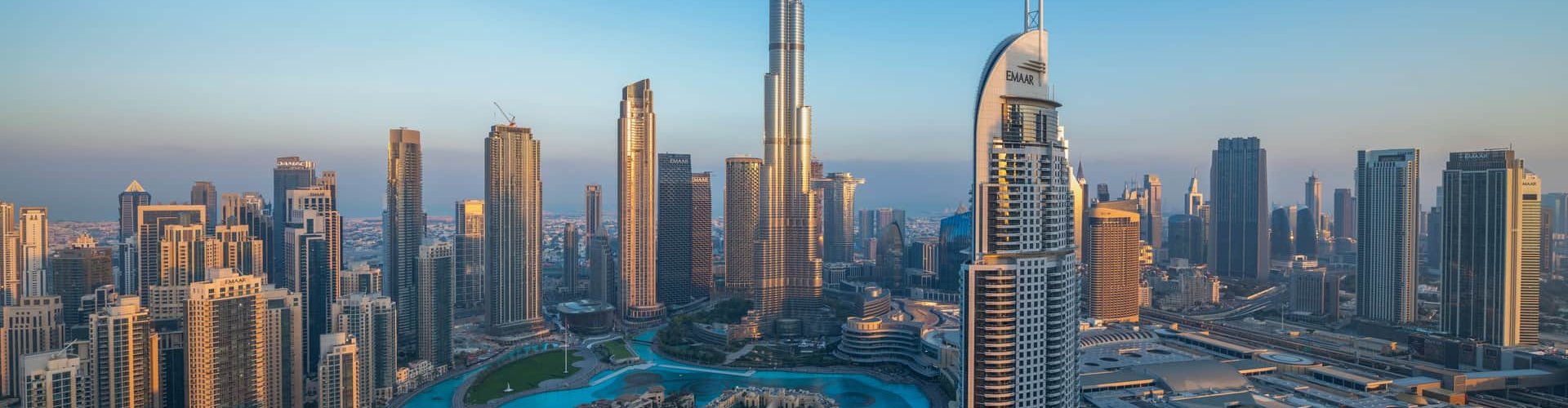 Dubai dining skyline at dusk