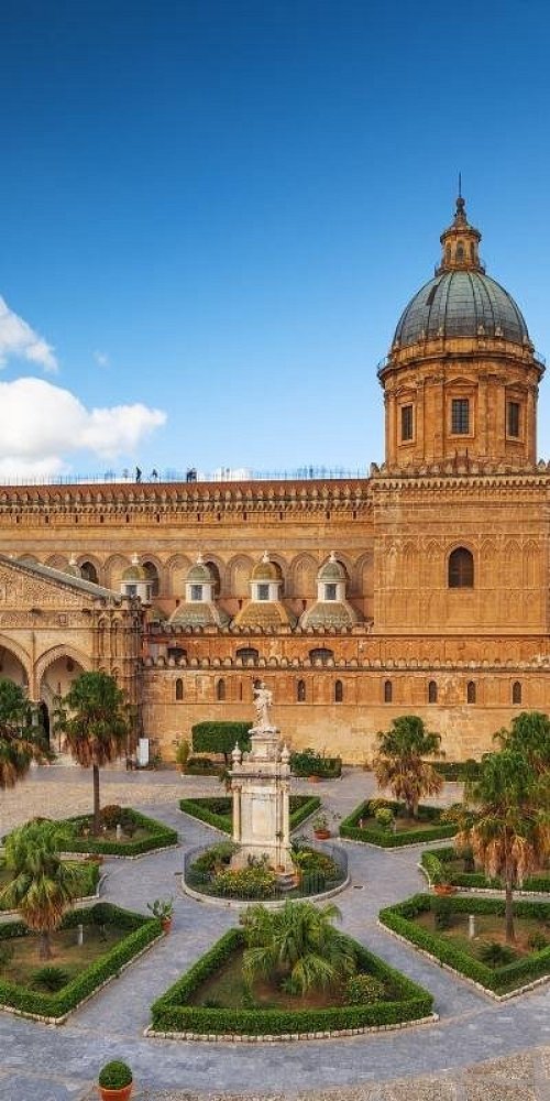 Dining ambience in Palermo, IT