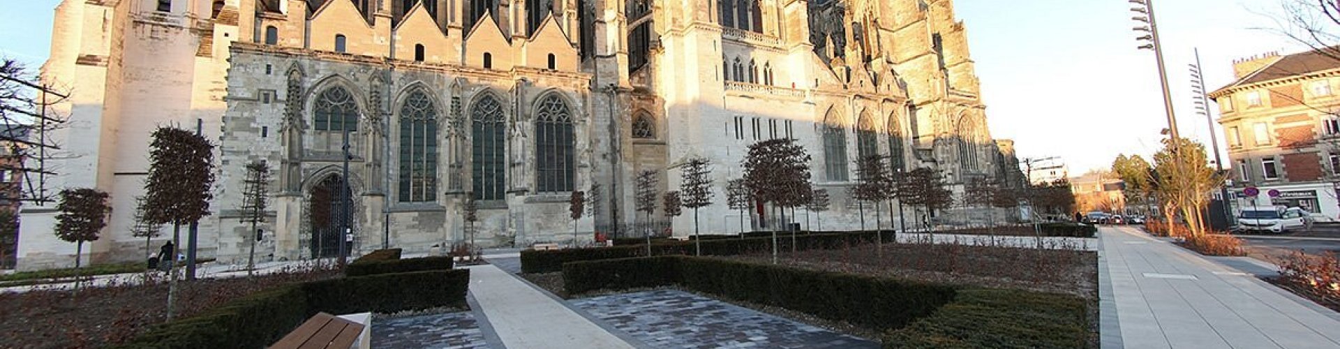 Dining scene in Saint Quentin Les Marais, FR