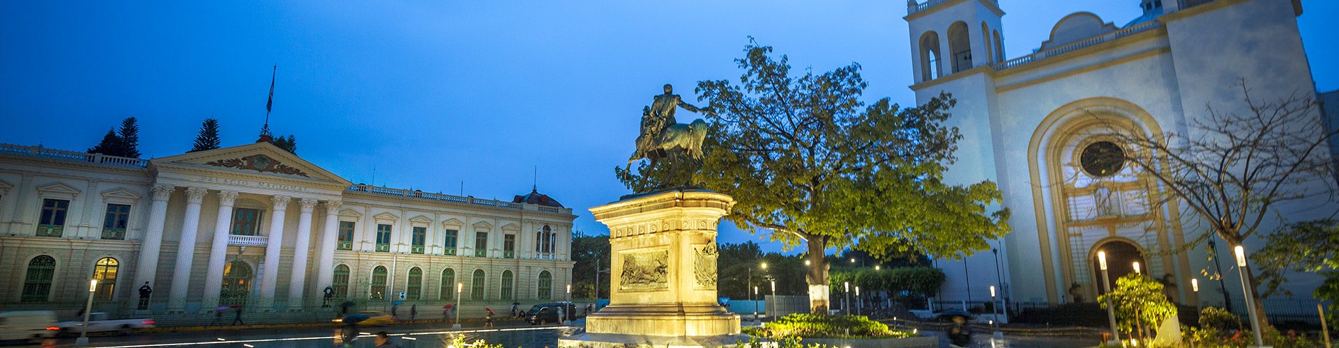 San Salvador dining scene at night